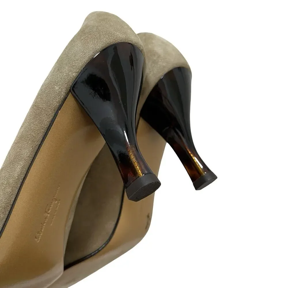 Salvatore Ferragamo‎ Womens Classic Suede Pumps Size 8.5 NARROW Taupe Heels